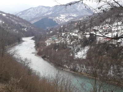 Takmičenje na Drini: Ko će uloviti najveću mladicu, pecati se može i iz kafane