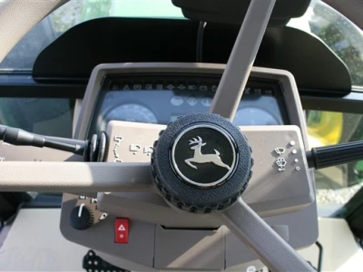 Traktor John Deere 5R