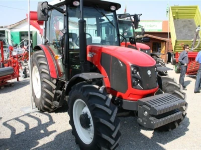 Traktor ArmaTrac 854e