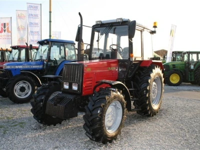 Traktor Belarus 900