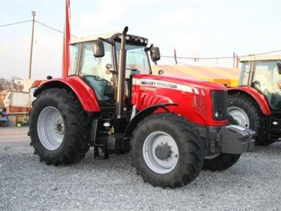 Traktor Massey Ferguson 7400