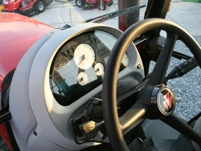 Traktor Massey Ferguson 7400