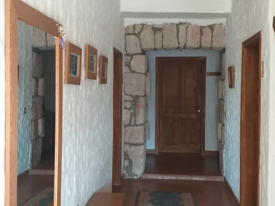 U krajoliku Bogom danom za koze i raštiku svi jedu k'o u matere