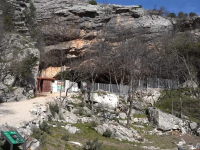 U krajoliku Bogom danom za koze i raštiku svi jedu k'o u matere