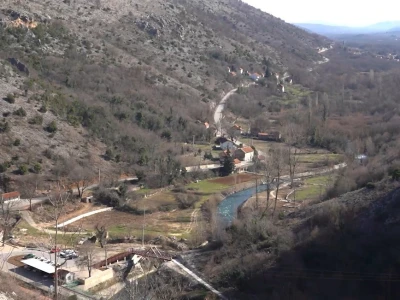 U krajoliku Bogom danom za koze i raštiku svi jedu k'o u matere