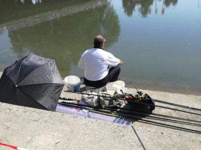 Ulov ribe udicom na plovak na Fojnici