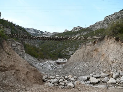 Uništena riblja farmu u poplavljenom području Jablanice