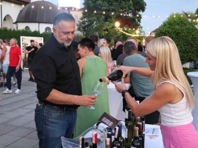 Vinski trg u Derventi