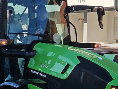 "Zalizan i namirisan" u traktoru od 100.000 KM stigao na maturu: Ko je Muris Fuško?