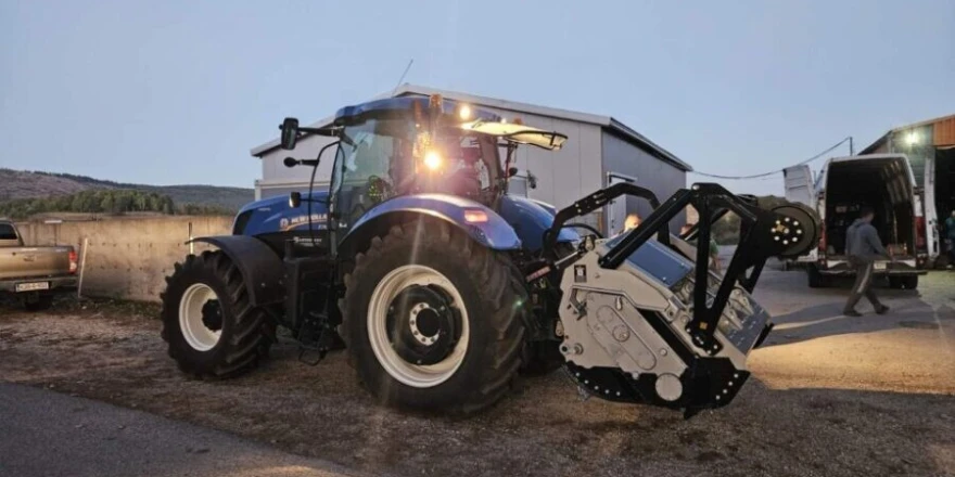 traktor s priključkom