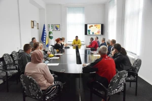 Veliko interesovanje: 20 polaznika započelo školu pčelarstva za početnike