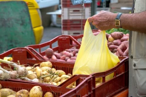 Kraj plastičnoj ambalaži za voće i povrće? Francuska ju zabranjuje