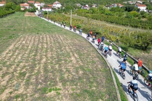 Biciklom kroz vinograde Brotnja: Spoj sporta, tradicije i vinske kulture