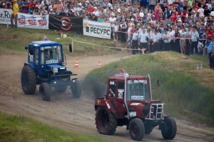 'Ludi' Rusi: Traktoristi na utrci dostizali i 100 km na sat