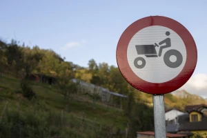 Pijan vozio pijanijeg, pijaniji pao s traktora, zajedno imali 6,5 promila alkohola u krvi
