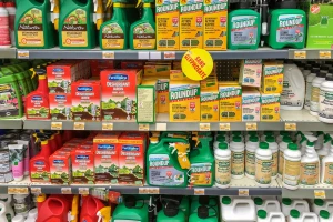 Bayer mora platiti 1,56 milijardi dolara odštete zbog Roundup herbicida