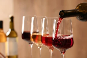 Očekuje se najniža svjetska proizvodnja vina u povijesti, ali ne i potražnja