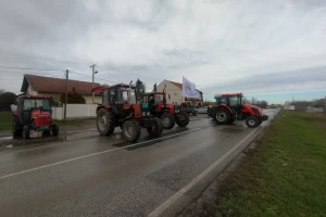 Farmeri blokirali puteve u Srbiji: "Imlek obustavlja ograničavanje količina otkupa mlijeka"