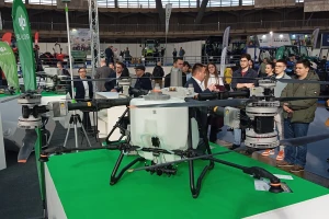 Ovo je najveći poljoprivredni dron na svijetu - za sat vremena tretira do 30 ha