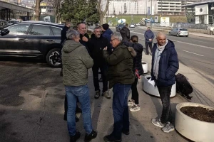 Spontano okupljanje poljoprivrednika ispred Vlade FBiH: Želimo razgovor s premijerom