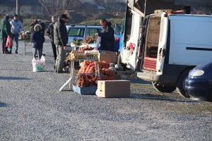 Ni 1. januar nije prepreka za pijacu u Derventi: Kajmak i orasi najskuplji