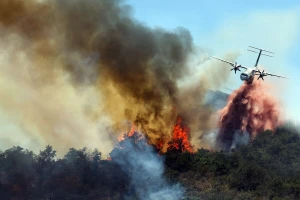 Izašli s traktorima, cisternama i rasipačima: Pomažu vatrogascima u gašenju požara