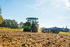 John Deere širi dvije serije - model 8R/8RX 540 postaje najmoćniji standardni traktor na svijetu