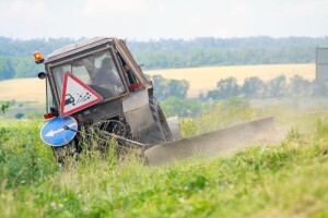 Motociklista teško povrijeđen nakon sudara s traktorom