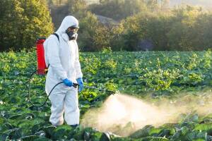 Pesticidima se svake godine otruje više od 400 miliona poljoprivrednika