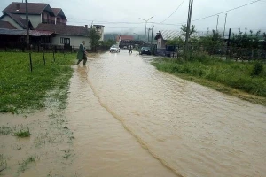 Jako nevrijeme juče u Kaknju zaustavilo saobraćaj