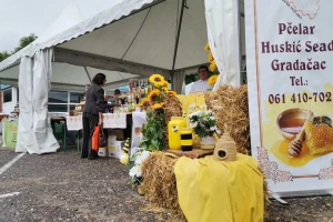 U Gradačac stižu najpoznatiji domaći proizvođači pčelarske opreme i hrane