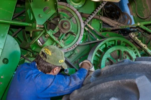 John Deere regrutuje bivše vojne inženjere: "Tenk ili kombajn - hitnost je ista"