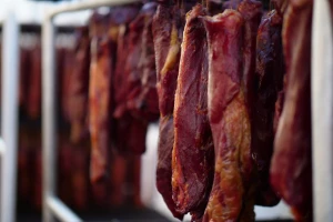 Teška krađa u svakom smislu: Lopov "namirisao" suho meso i pokupio 40 kg