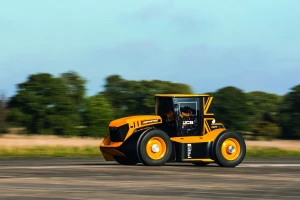 Kako je JCB-ov traktor Fastrac srušio svjetski rekord jureći 217 km/h?