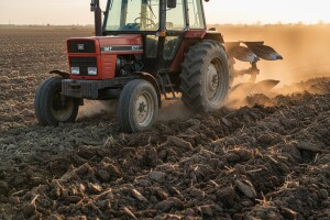 Traktor IMT 577