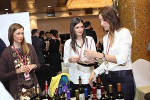 Internacionalni vinski i gastro festival Vinosaur na Staroj Adi